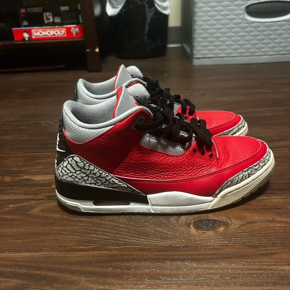 Red Jordan 3 - Picture 5 of 8